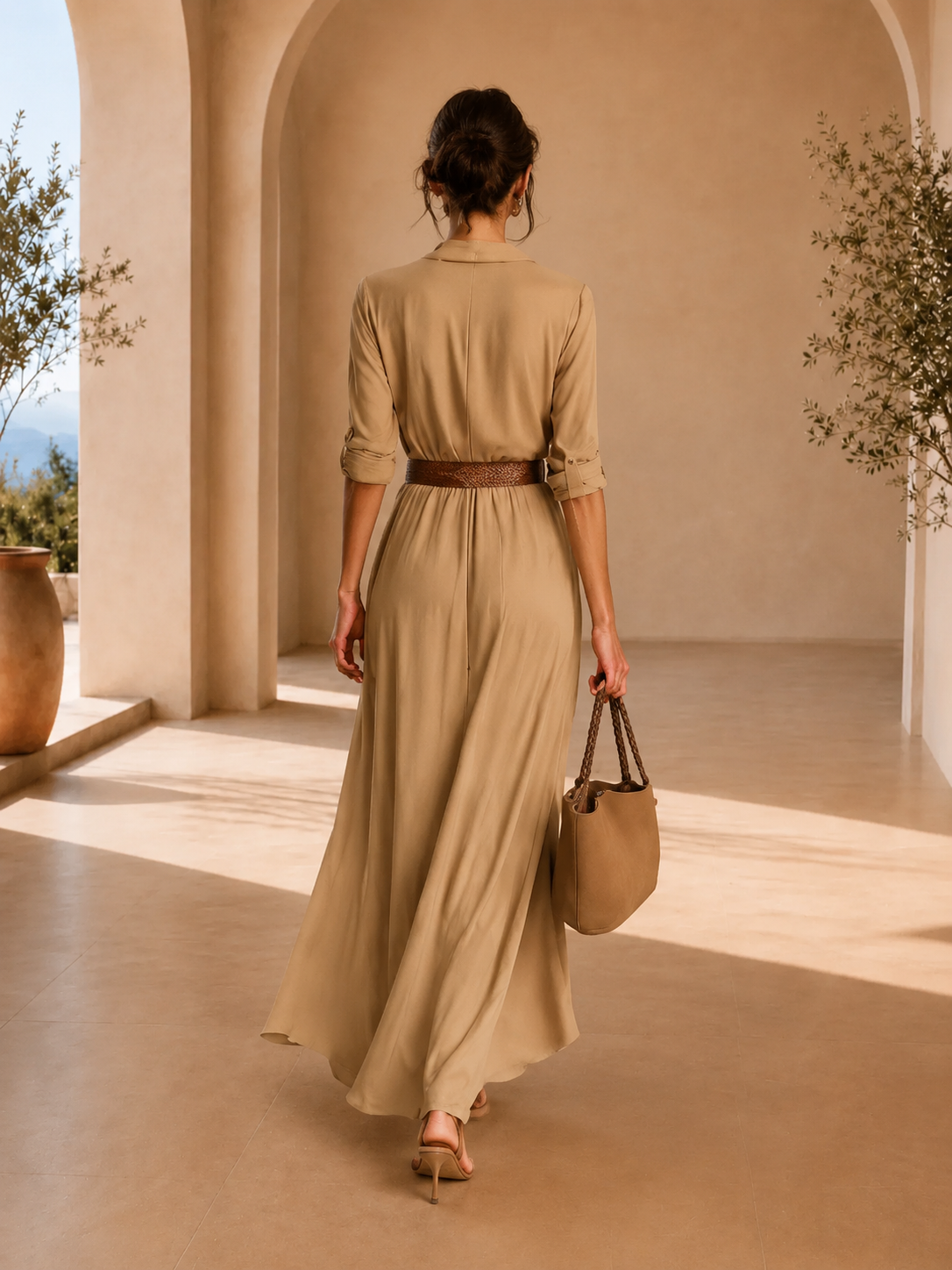 Vestido Aura en beige camel, vista posterior
