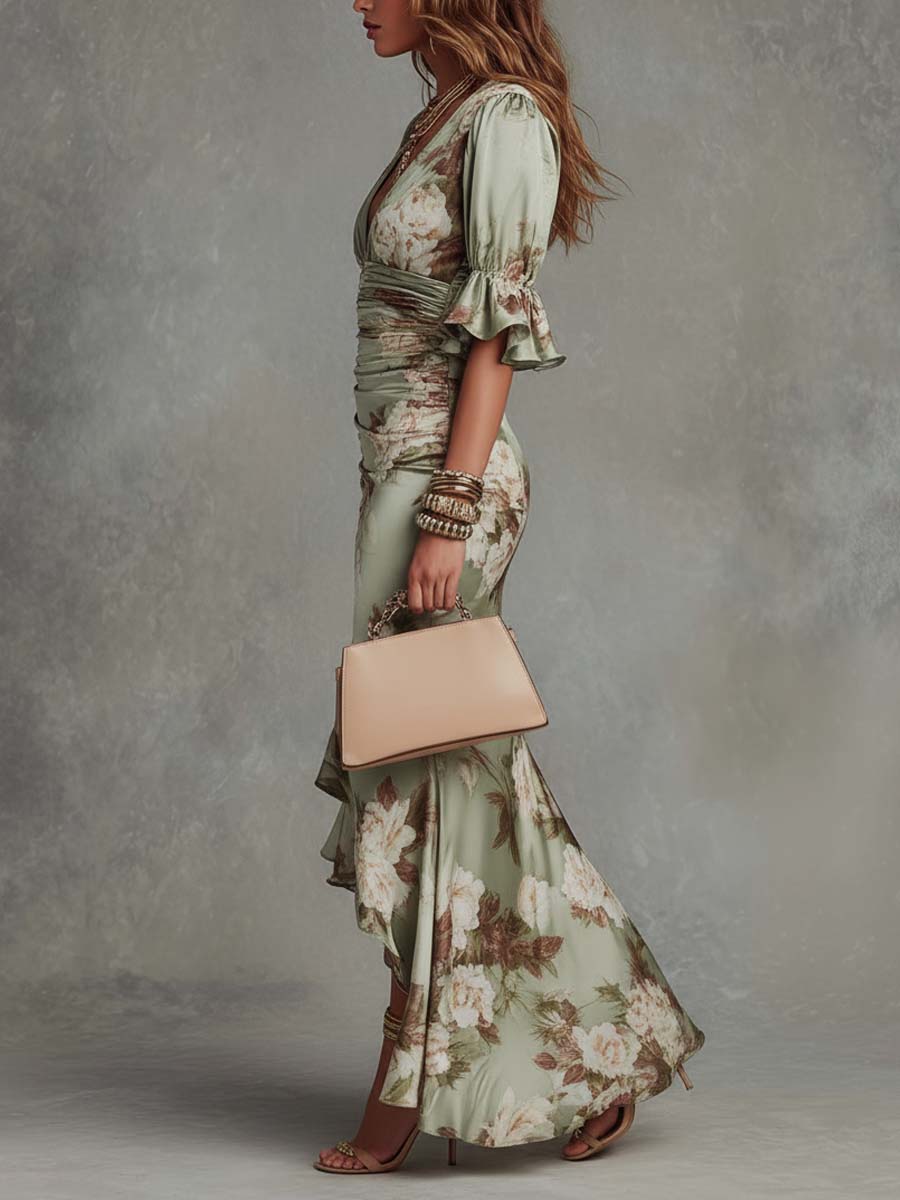 Vestido maxi asimétrico de satén verde con flores