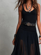 Conjunto de top negro y falda maxi de tul