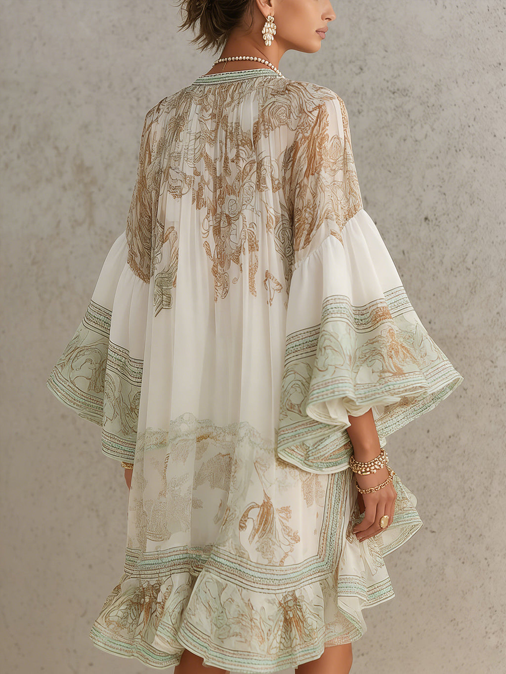 Vestido mini de gasa verde a rayas con mangas de volantes