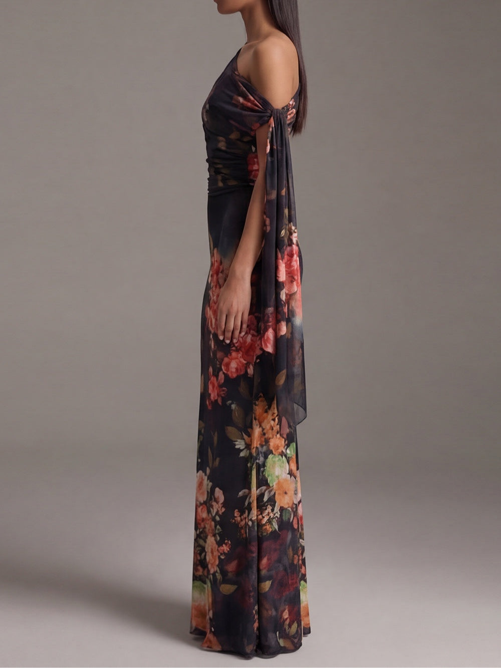 Vestido maxi plisado negro de un solo hombro
