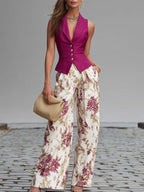 Conjunto de chaleco rosa y pantalón ancho floral