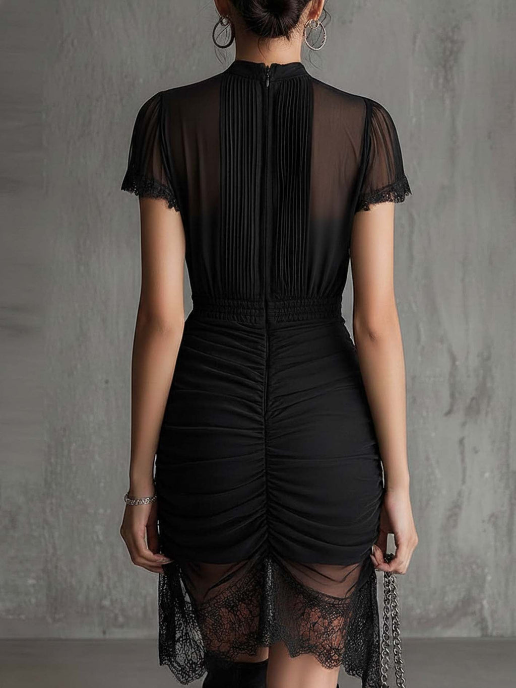 Vestido mini negro de gasa con cintura plisada