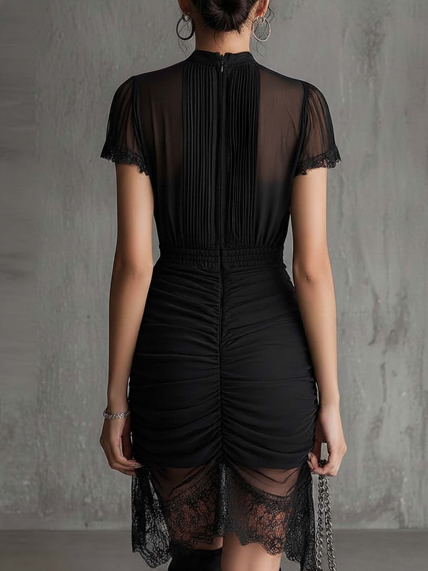 Vestido mini negro de gasa con cintura plisada