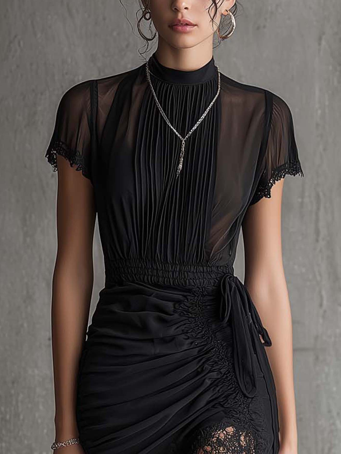 Vestido mini negro de gasa con cintura plisada