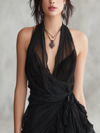 Vestido mini de encaje negro con escote halter y volantes