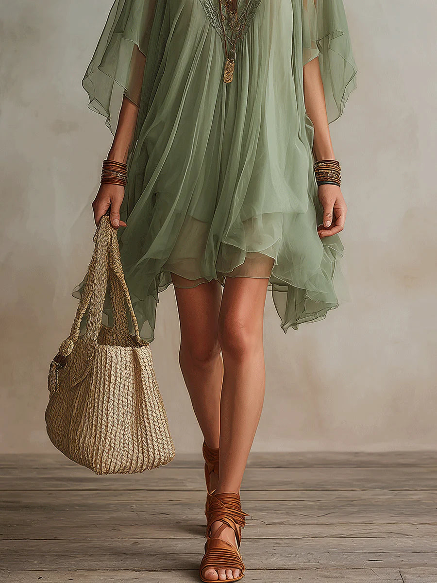 Vestido mini vaporoso verde de gasa con escote en V