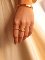 Anillo de Diseño Curvo Moderno