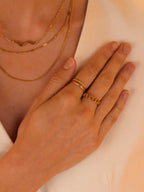 Anillo entrelazado elegante
