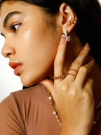Anillo entrelazado elegante